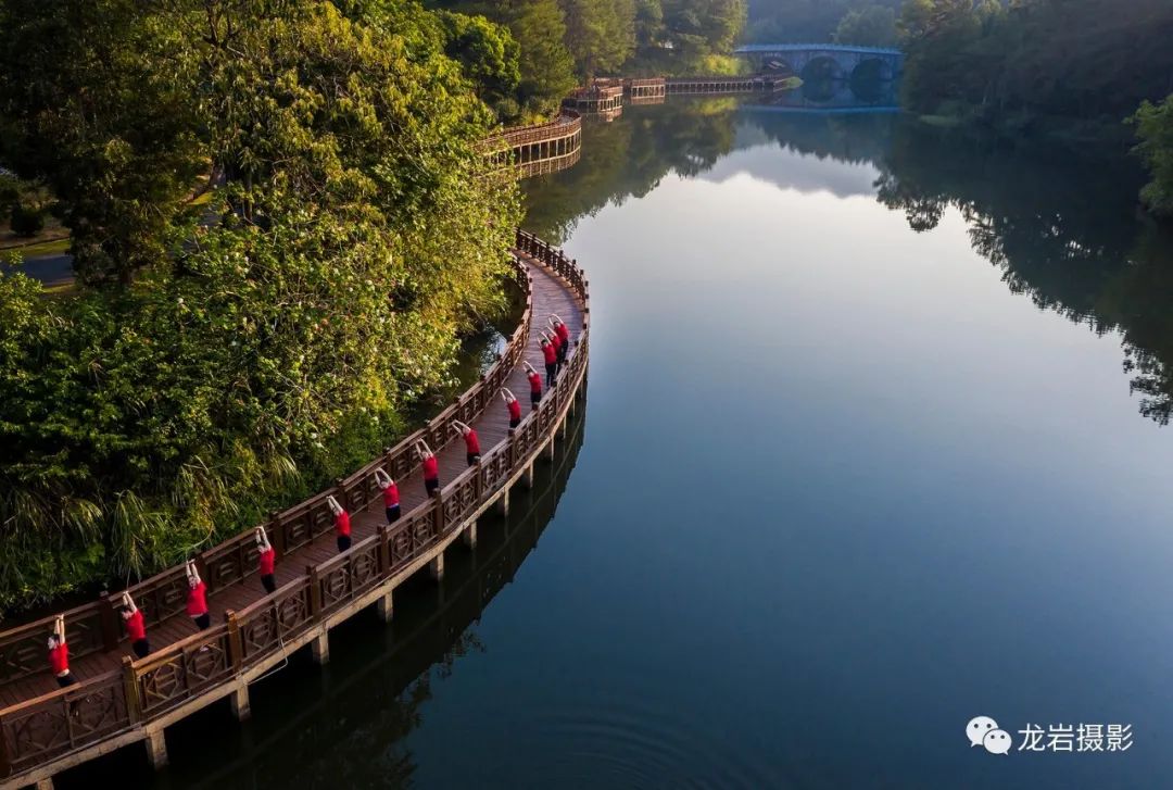 @龙岩人，让我们跟随无人机，一起飞跃闽西