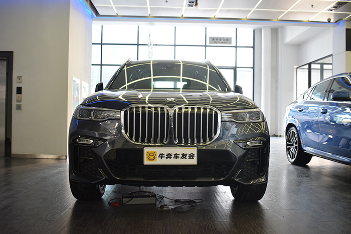 宝马x750i试驾视频,宝马x72022款试驾