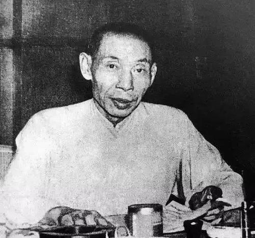 做人学杜月笙做事当学曾国藩,做人要学杜月笙视频