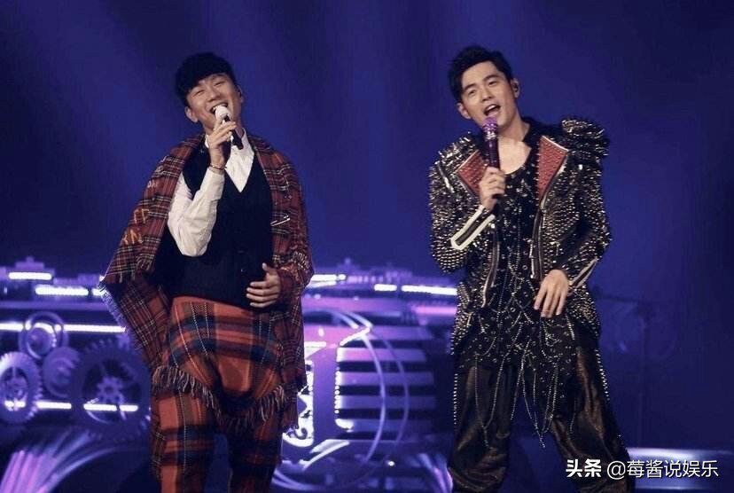 周杰伦林俊杰喝奶茶完整版,周杰伦林俊杰staywithyou完整版