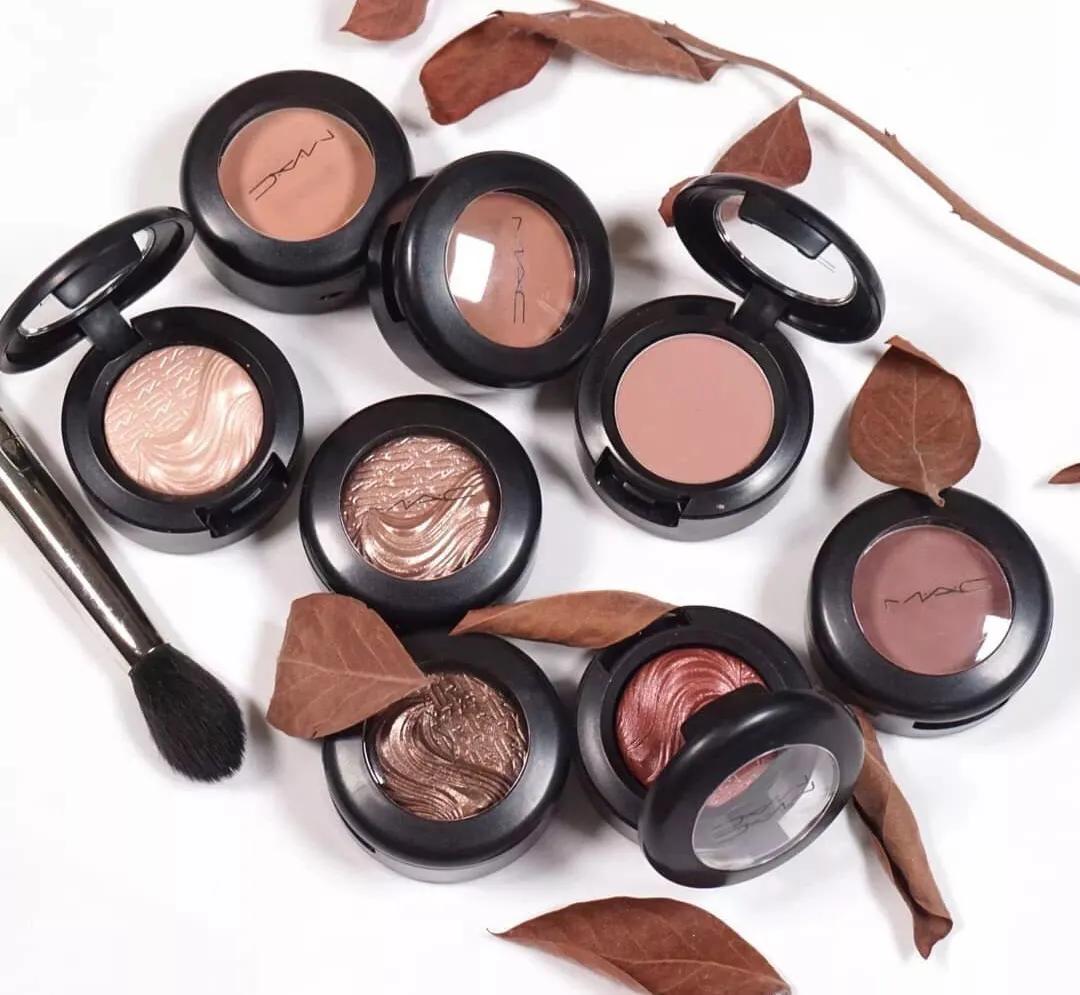 蕾哈娜邪术篇：磨皮瘦脸之外的X操作