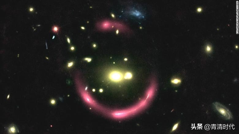 哈勃望远镜拍下太空神奇的一幕,哈勃望远镜拍到的不明飞行物