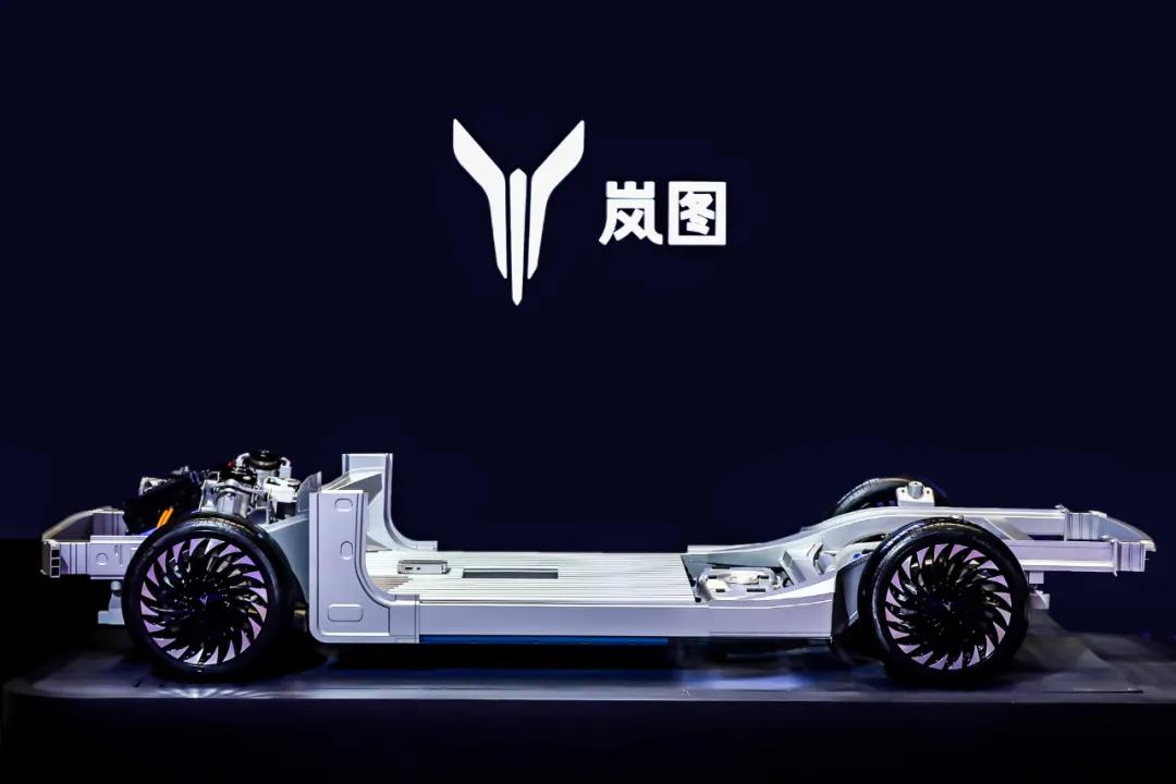 追光的人图片,岚图追光是谁的