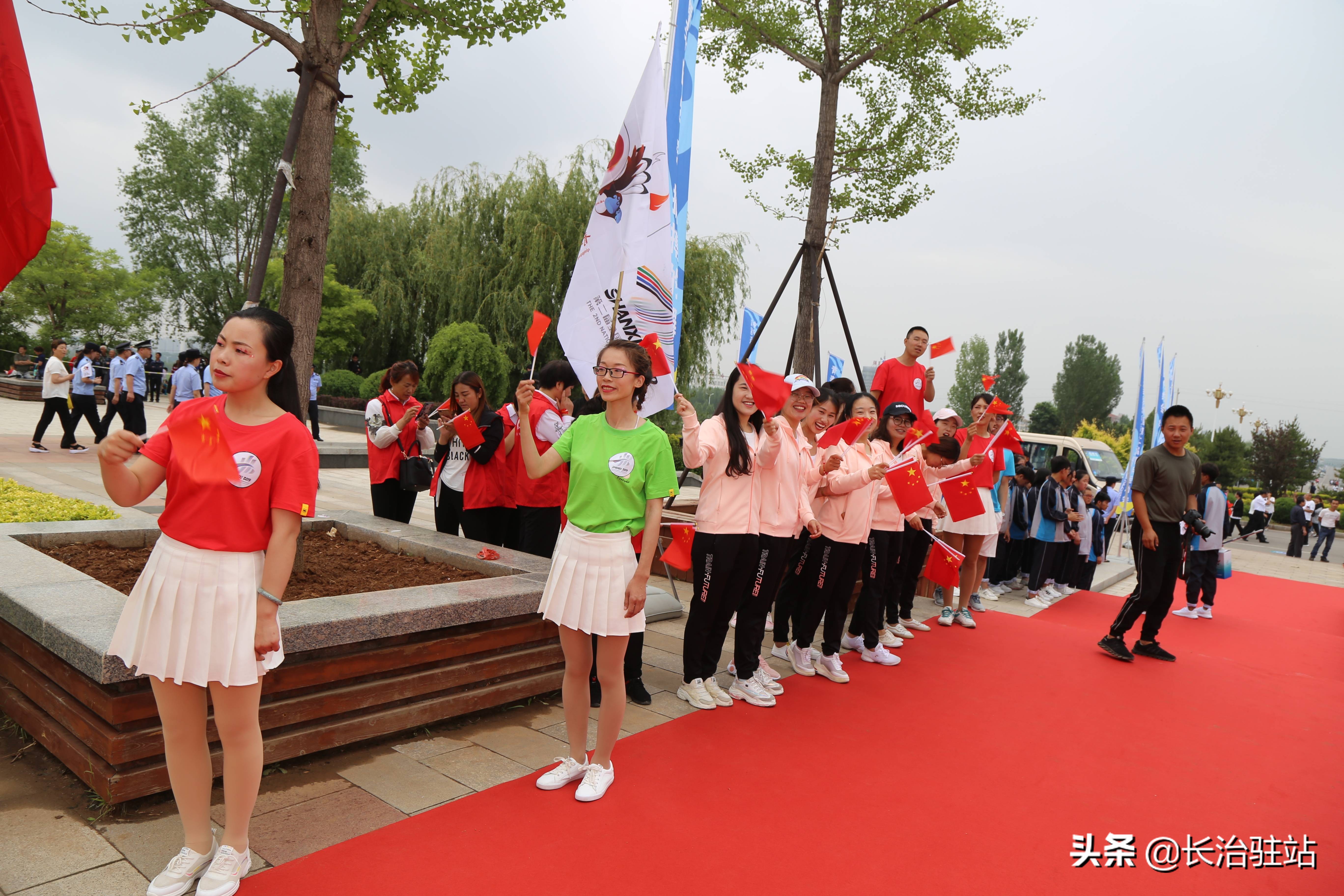 二青会实体火炬首站传递,二青会实体火炬传递完美收官