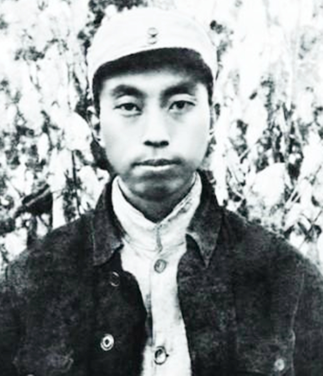 *国锋华**墓地：有很多老人鞠躬，回归卦山，不占民地