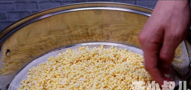 面粉绿豆饼的做法,平底锅做绿豆酥饼的做法