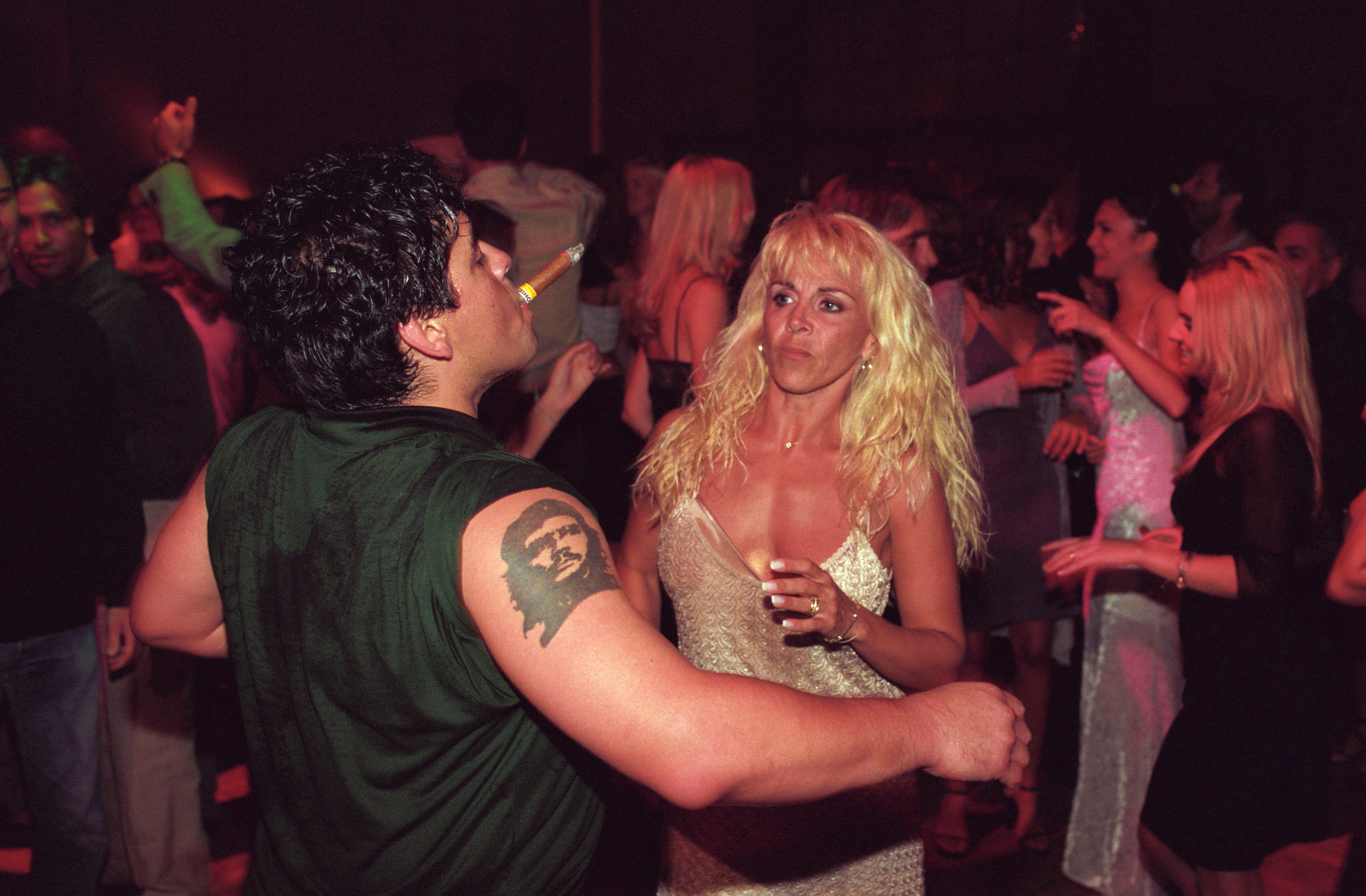 马拉多纳吸毒期间也能赢球,马拉多纳早逝是不是跟吸毒有关