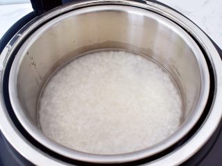 把饭做成汉堡,用鸡蛋做迷你汉堡好吃又好看