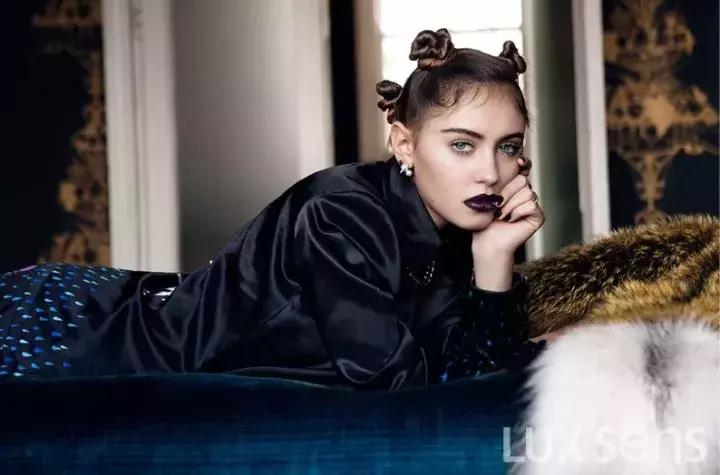 宝格丽和易烊千玺的杂志,易烊千玺代言宝格丽全球香氛系列