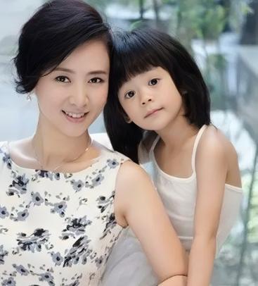 “宅男女神”*虹翁**的倔强人生，和她背后不得不提的男人们