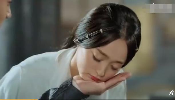 火箭少女101紫宁李紫婷唱歌,火箭少女101成员李紫婷戴手套