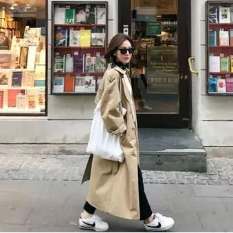 这个春天的美丽穿搭,韩系小姐姐中长款风衣搭配