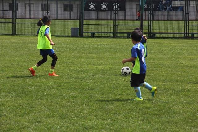 与梦想同行微队课,昆明青少年足球冬令营