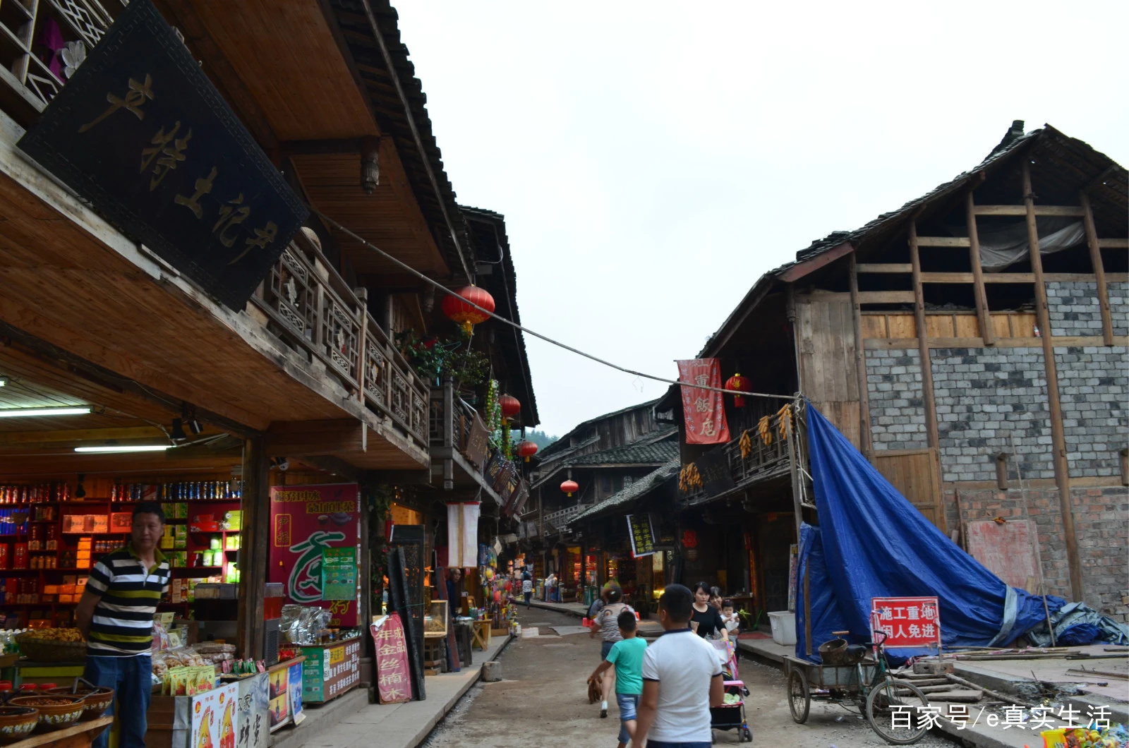 上里古镇，一个名副其实的古镇，人很少，跟丽江大研古城有的一比