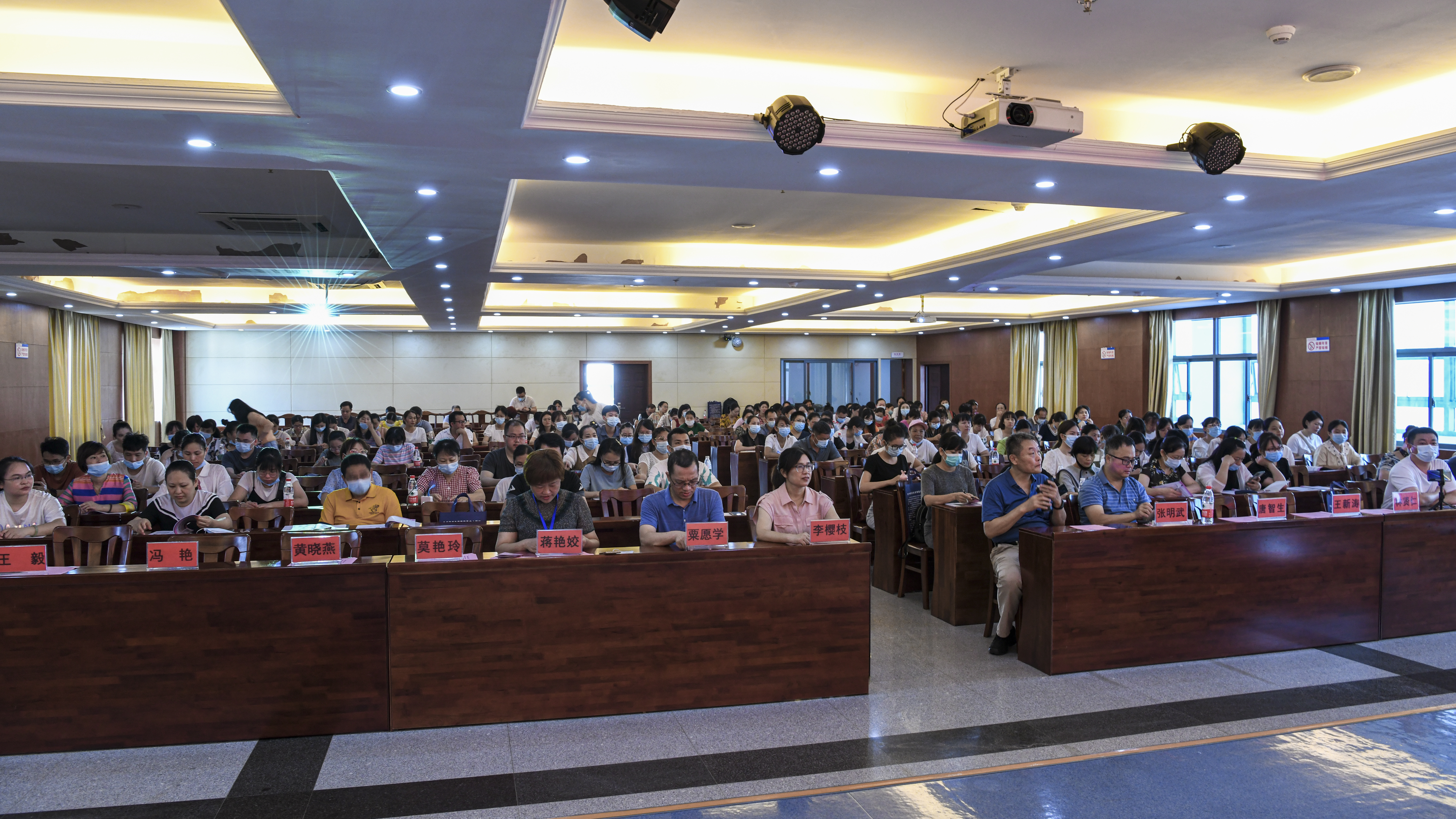 不忘初心牢记使命守护百姓健康,牢记初心守护人民健康党日活动