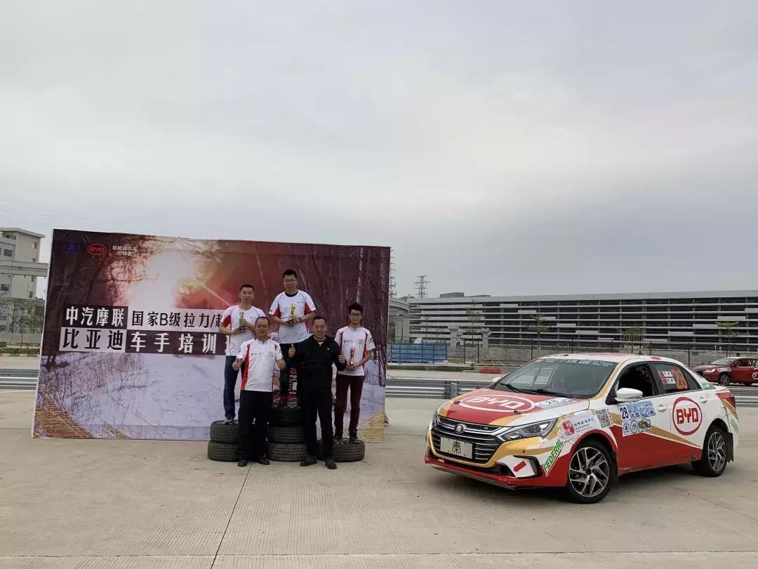 赛车正式比赛怎么算排名,赛车比赛前赛车手准备什么