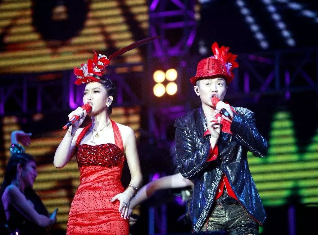 雅俗共赏才是真的爽！跟着凤凰传奇大声唱