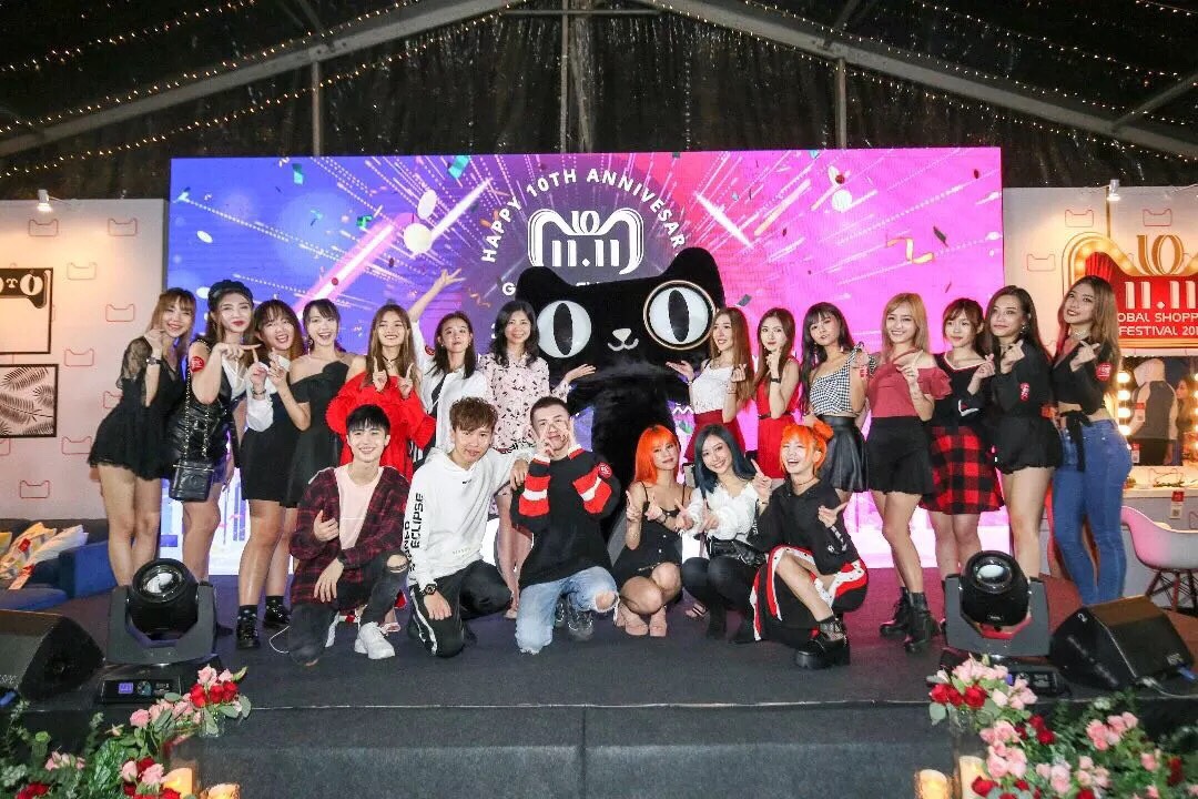 天猫双11全球狂欢，世界级剁手：千手观音都兜不住