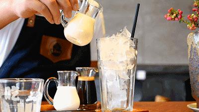 昆明2环边巷子里的小店，1杯咖啡+1份简餐，感觉我又去到了泰国