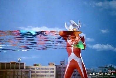 奥特庆祝！日本前锋中二程度爆表，大牌球星也爱cosplay