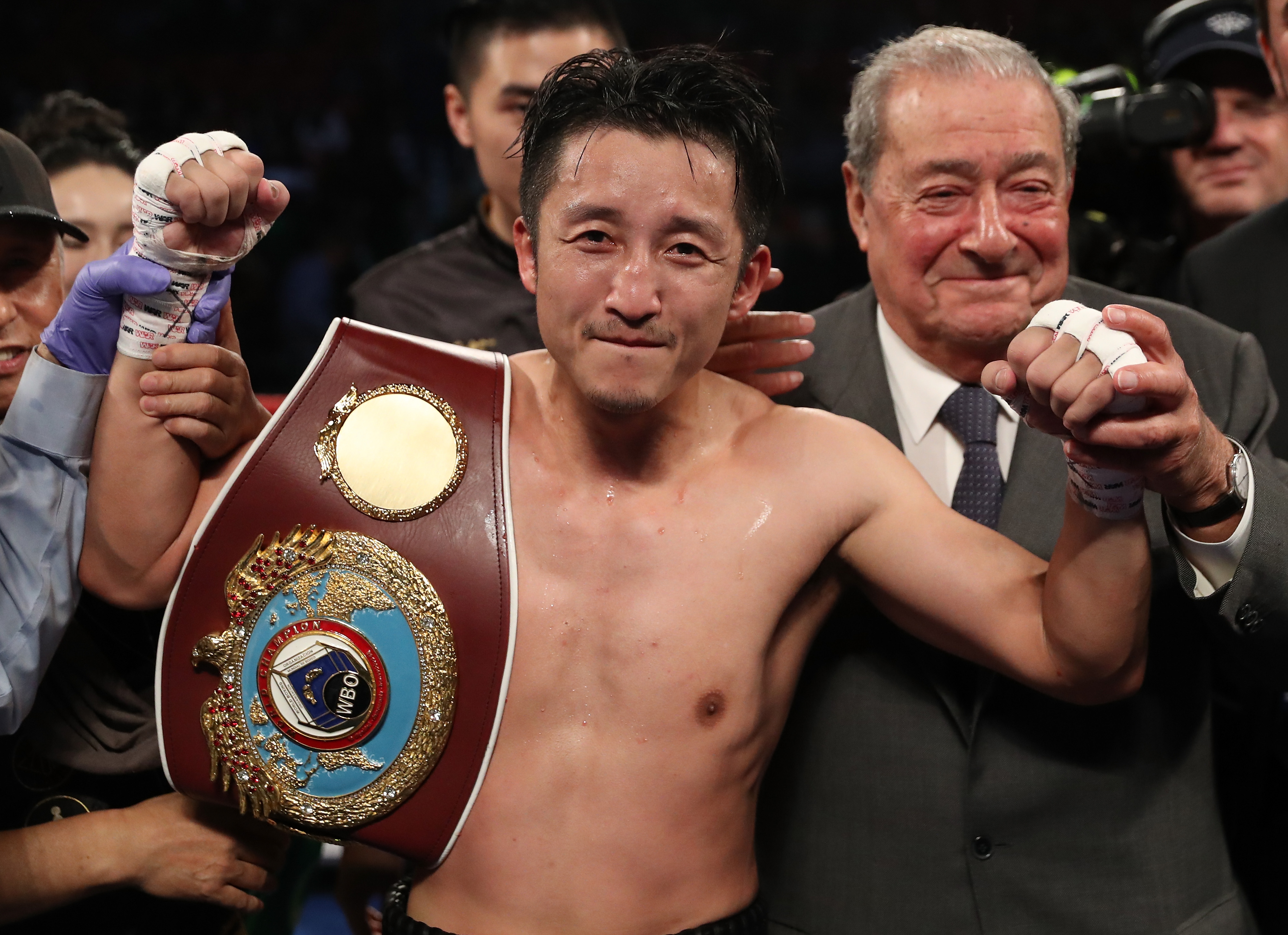 2夺奥运金牌，曾向妻子提出23次分手，拳王邹市明如今咋样了？