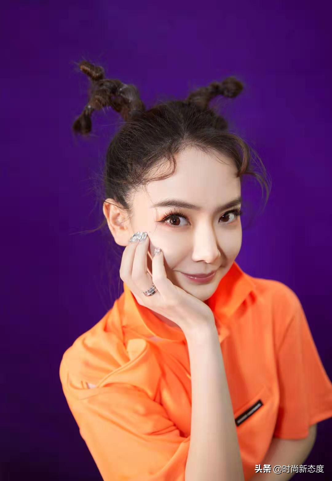 戚薇造型复古卷发教程,戚薇烟熏妆发型