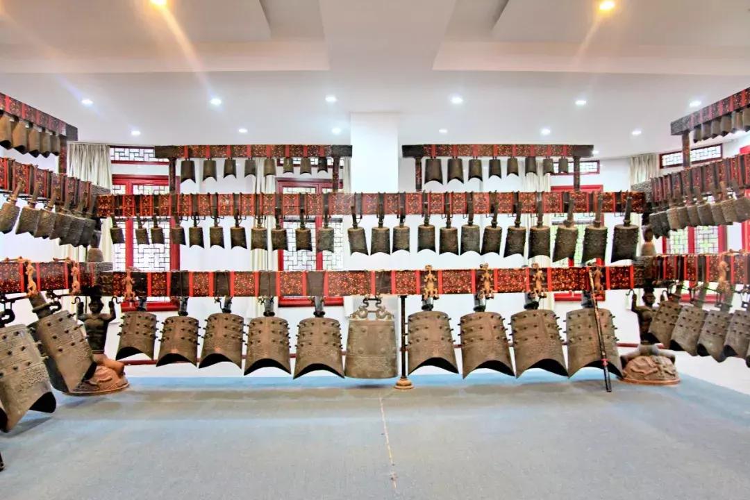 武昌这所低调的大学坐拥一线江景，教学楼窗外就是黄鹤楼