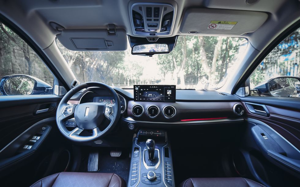 红色机油灯亮了怎么处理,刚换完机油机油灯闪烁怎么回事