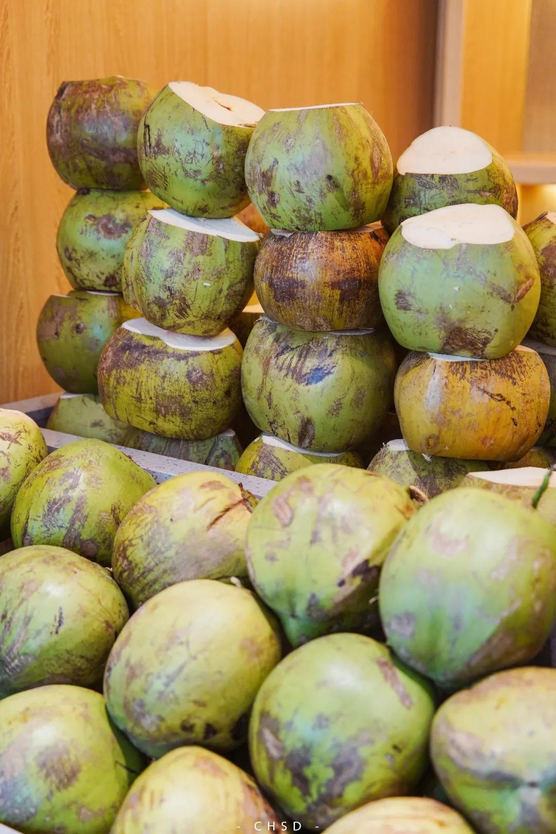 椰椰椰！这家人气椰子鸡专门店，光是汤底就喝饱了