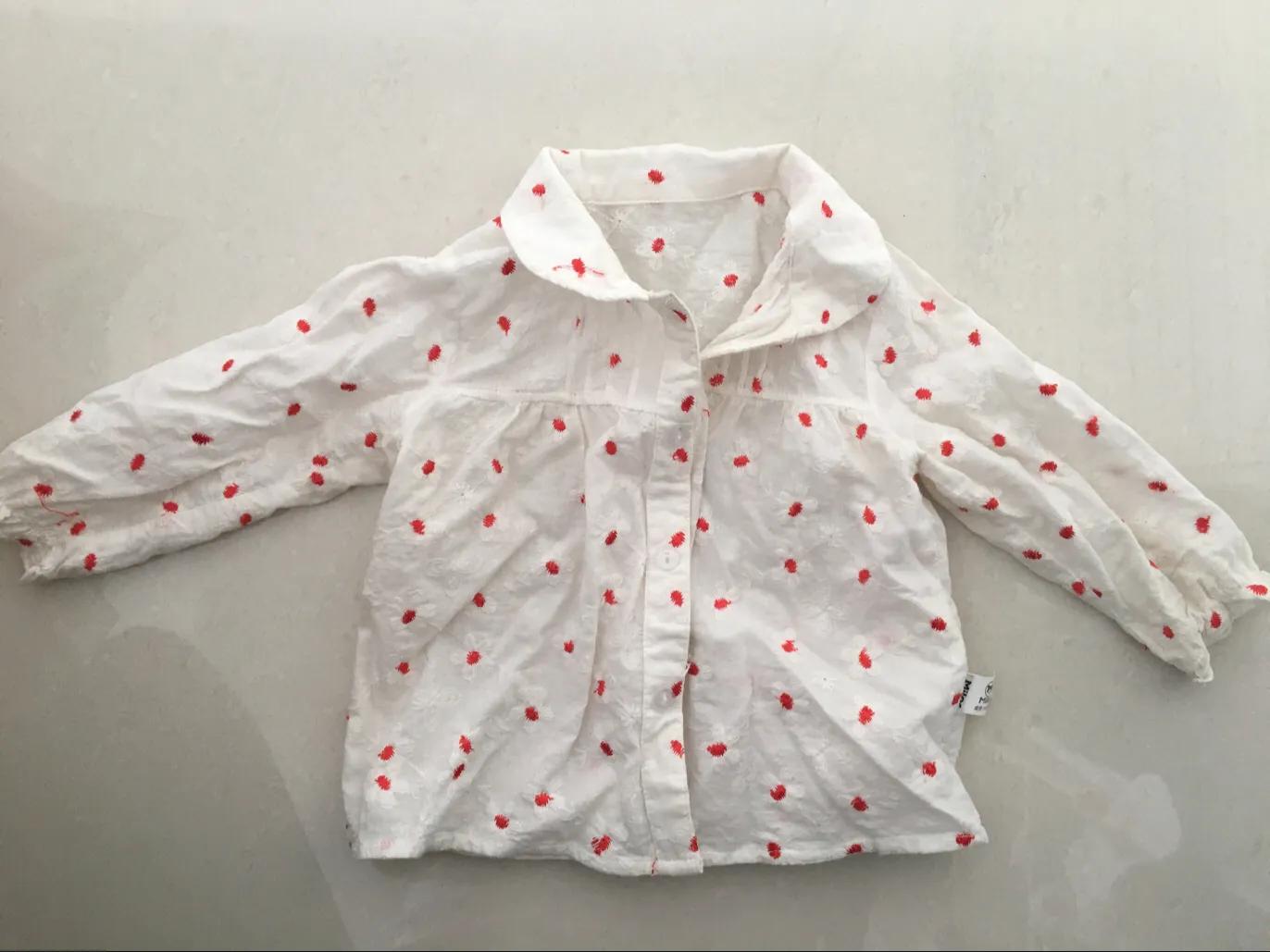 宝妈看到好看的衣服就给孩子买,看见好看的衣服就忍不住给孩子买