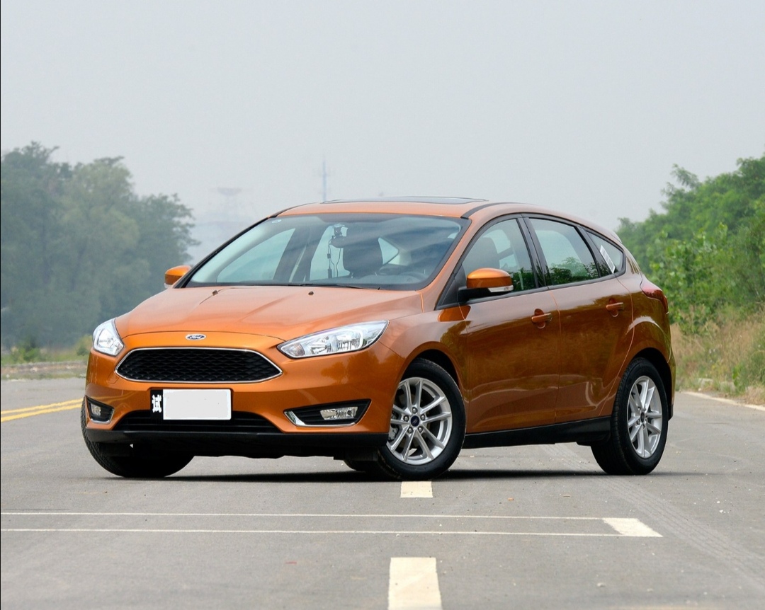 福克斯两厢2.0自动豪华运动,运动款福克斯与普通版的区别