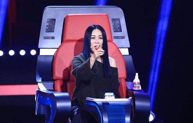 那英深爱高峰多年，还为他未婚产子，不料转身就嫁给了备胎孟桐