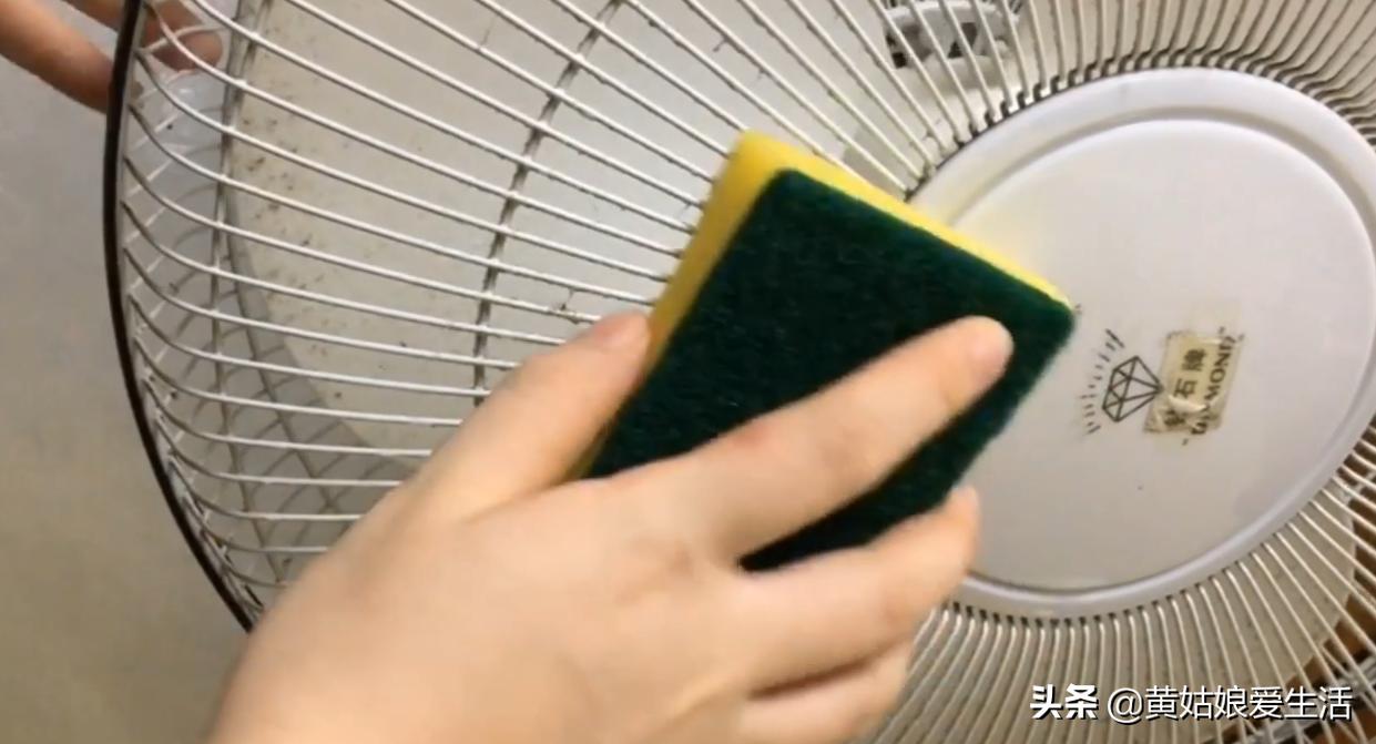 风扇上面的灰尘怎么快速清理掉,雷神911pro拆机清理风扇灰尘教程