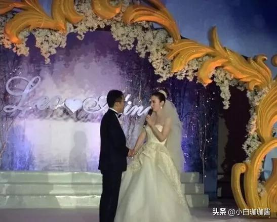 她脸越来越僵，又演第三者的角色了