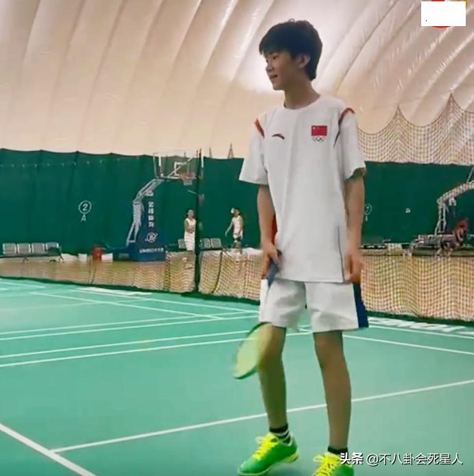 众星开学季晒娃：13岁天天腕线过裆，张嘉倪兴奋，田亮操心儿子