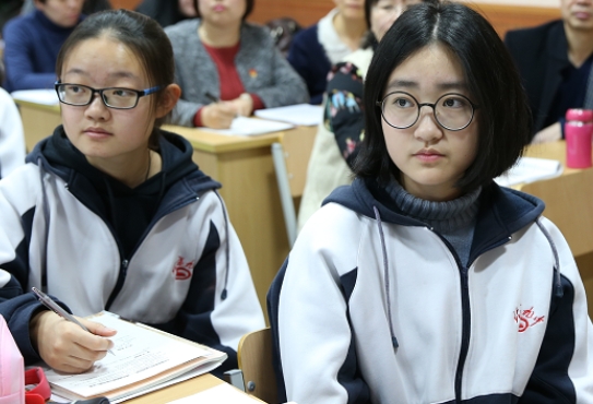 班主任直言：“数学好”的女生，大多有3种特质，学渣装不出来