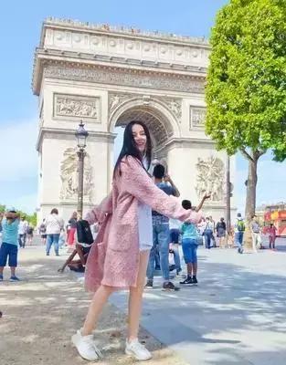 这篇春晚穿搭主要是来回(应)馈(付)社(老)会(板)的!