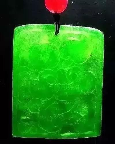 啤酒瓶冒充翡翠手镯全过程曝光,啤酒瓶制作冒充的翡翠手镯