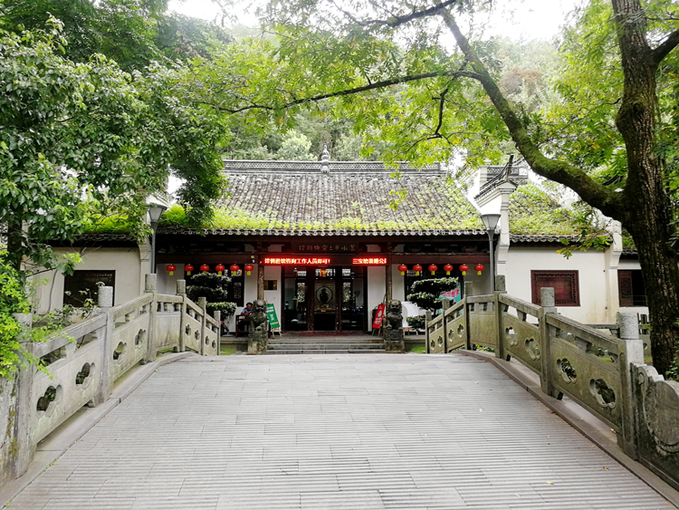 试解孙策东冶屠城事件之谜