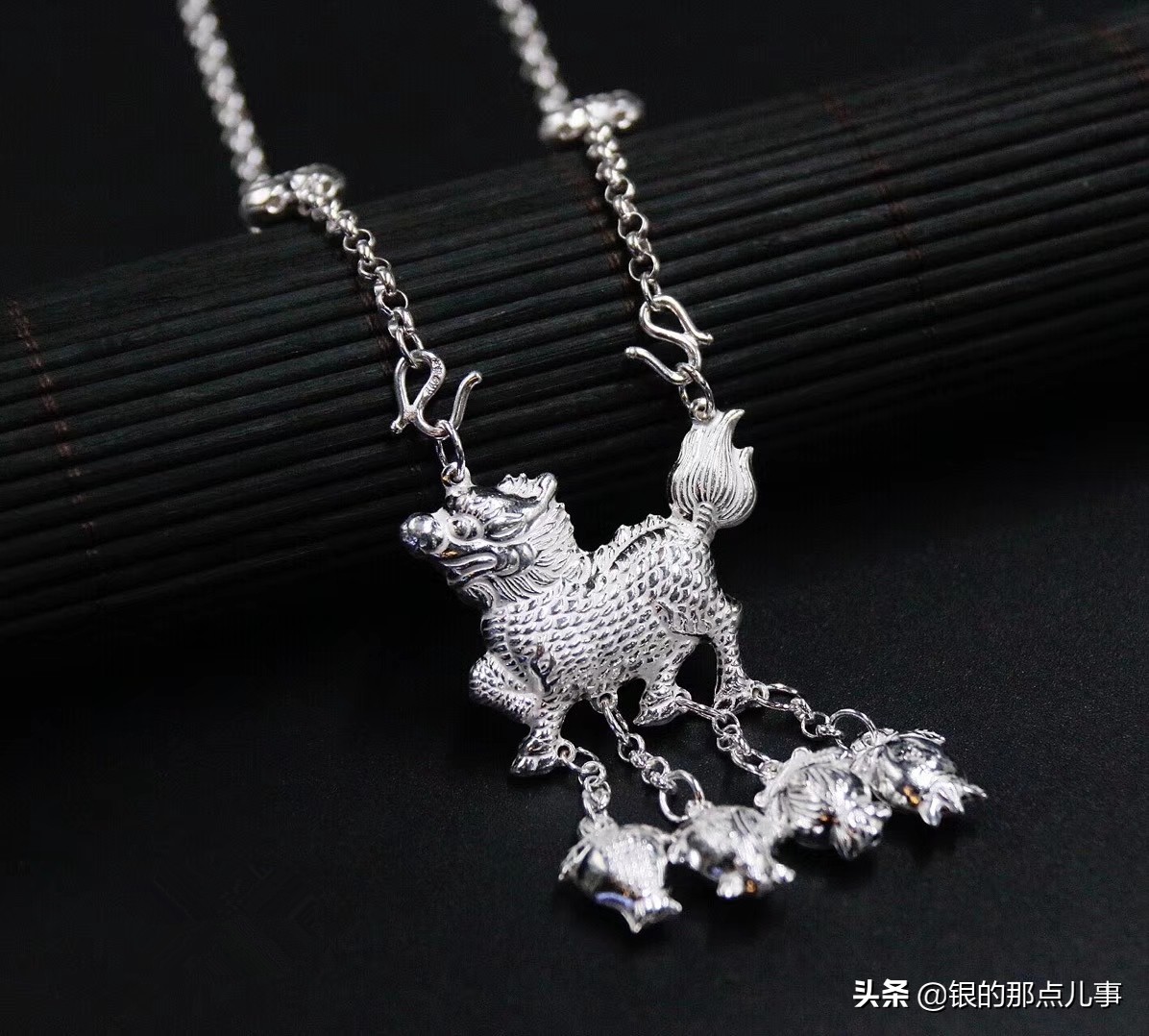 小银锁可以自己买给自己戴吗,银锁项链自己戴了可以送人吗