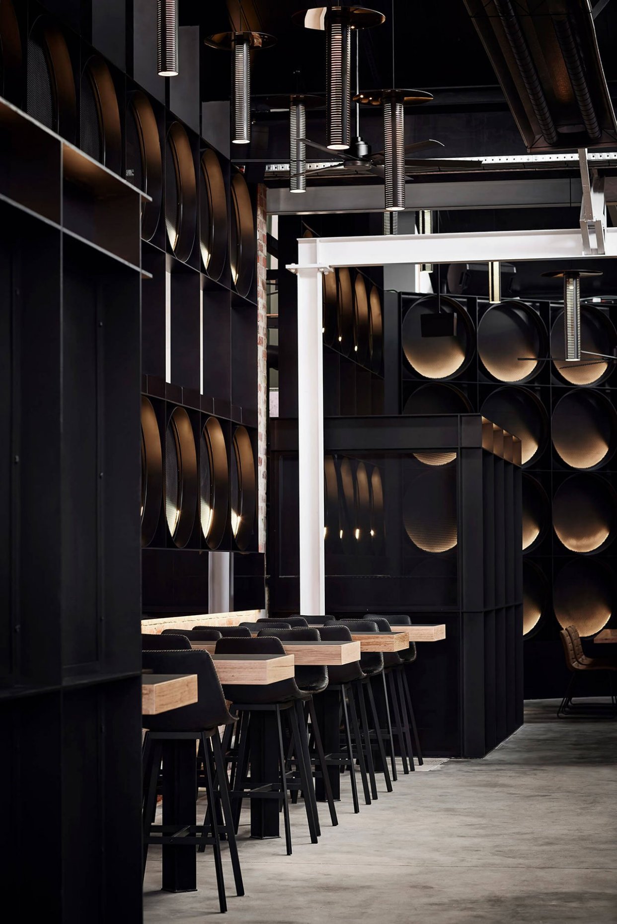 冷酷俊朗的工业风啤酒厂