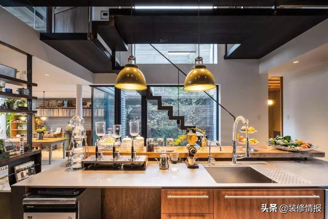 花200万在自己老家盖一栋三层别墅,农村夫妻攒35年钱建540平别墅