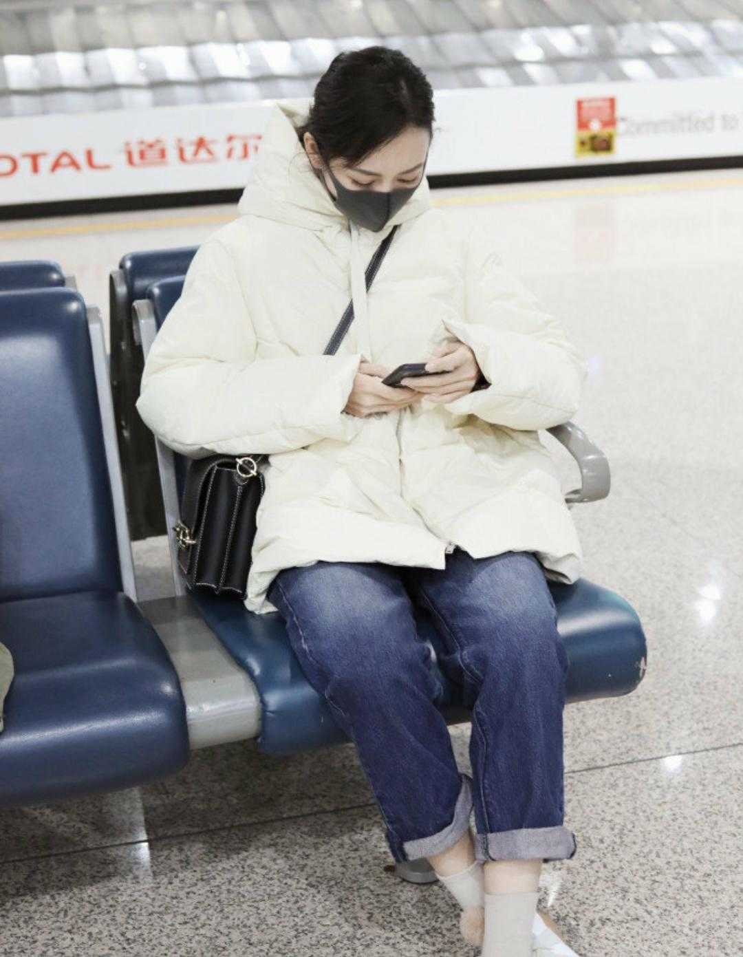 王鸥羊毛大衣穿搭图片,王鸥驼色大衣配什么颜色好看