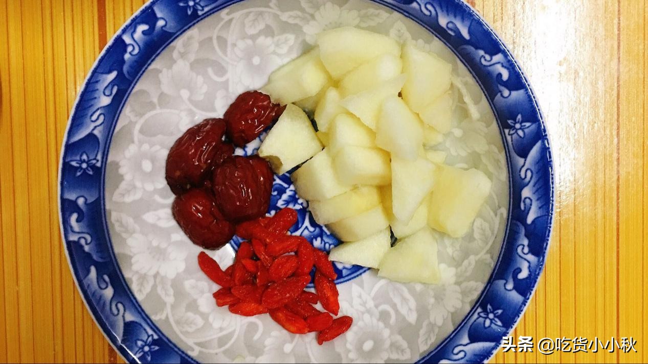 夏天银耳梨汤怎么做,夏季润肺银耳汤的做法大全