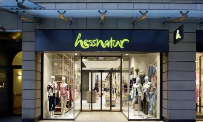 没有墙体服装店设计布局,服装店展厅直播间布局平面图