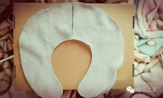 旧衣服改成窝枕,在家怎么用旧衣改做颈椎型枕