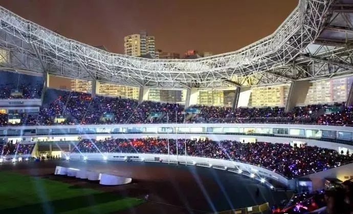 十一年万人体育场，武磊和徐根宝走了，留下的将是什么？