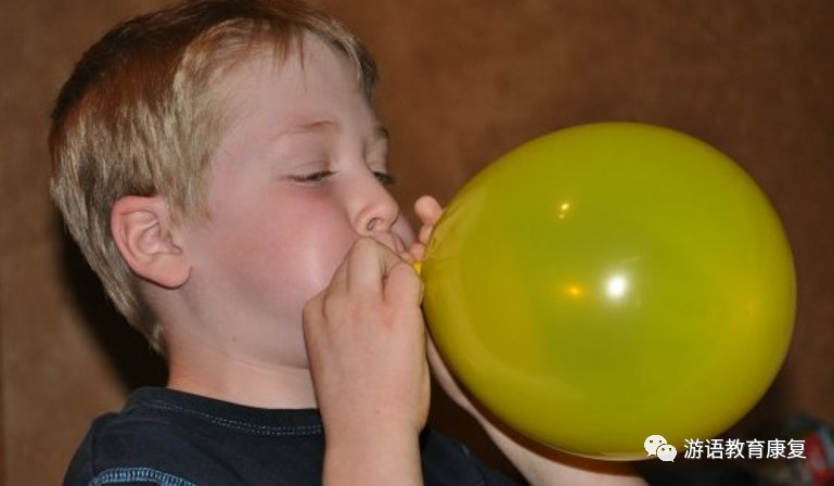 1岁宝宝吹气游戏大全,教宝宝说话这2个小游戏简单有效