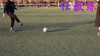 足球绕杆中考标准动作视频示范,中考体育足球绕杆技巧及训练方法