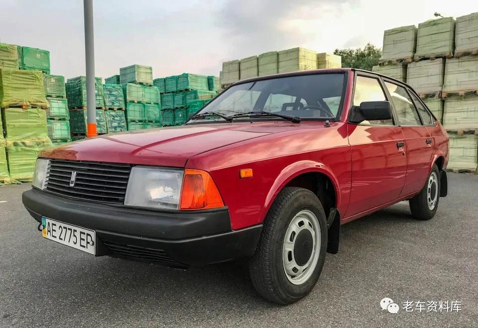一辆几乎全新的樱桃红“东欧四大破”